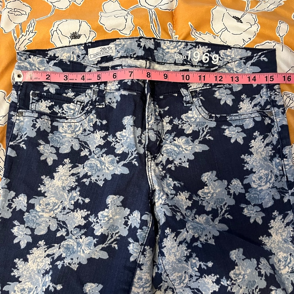 Gap Women's Blue Floral Jeans